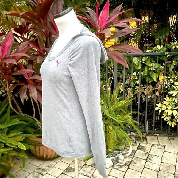 🍍3/$15🍍 Puma Gray Hooded Active Top - Picture 5 of 10
